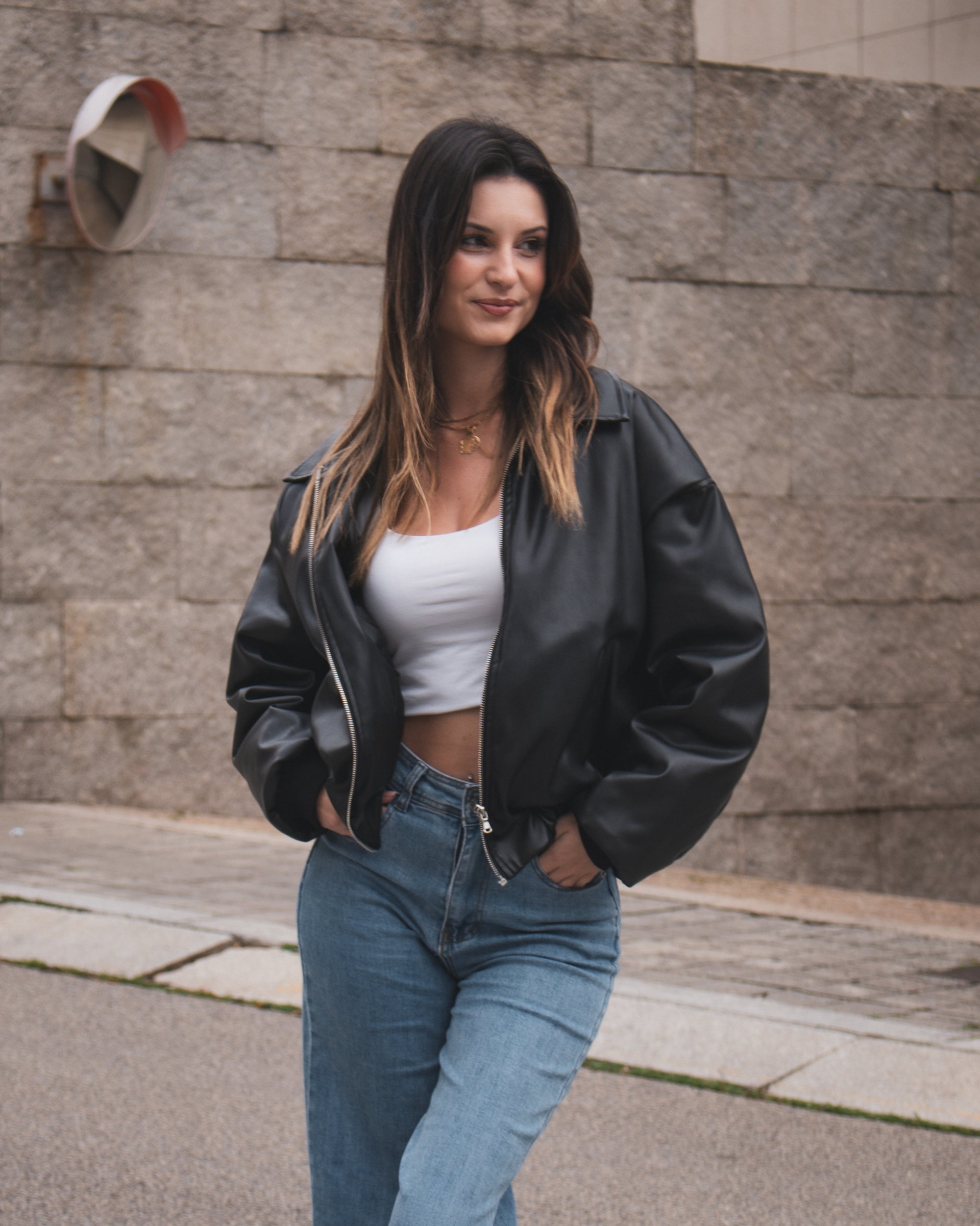 Casaco Preto Acolchoado com Efeito Pele