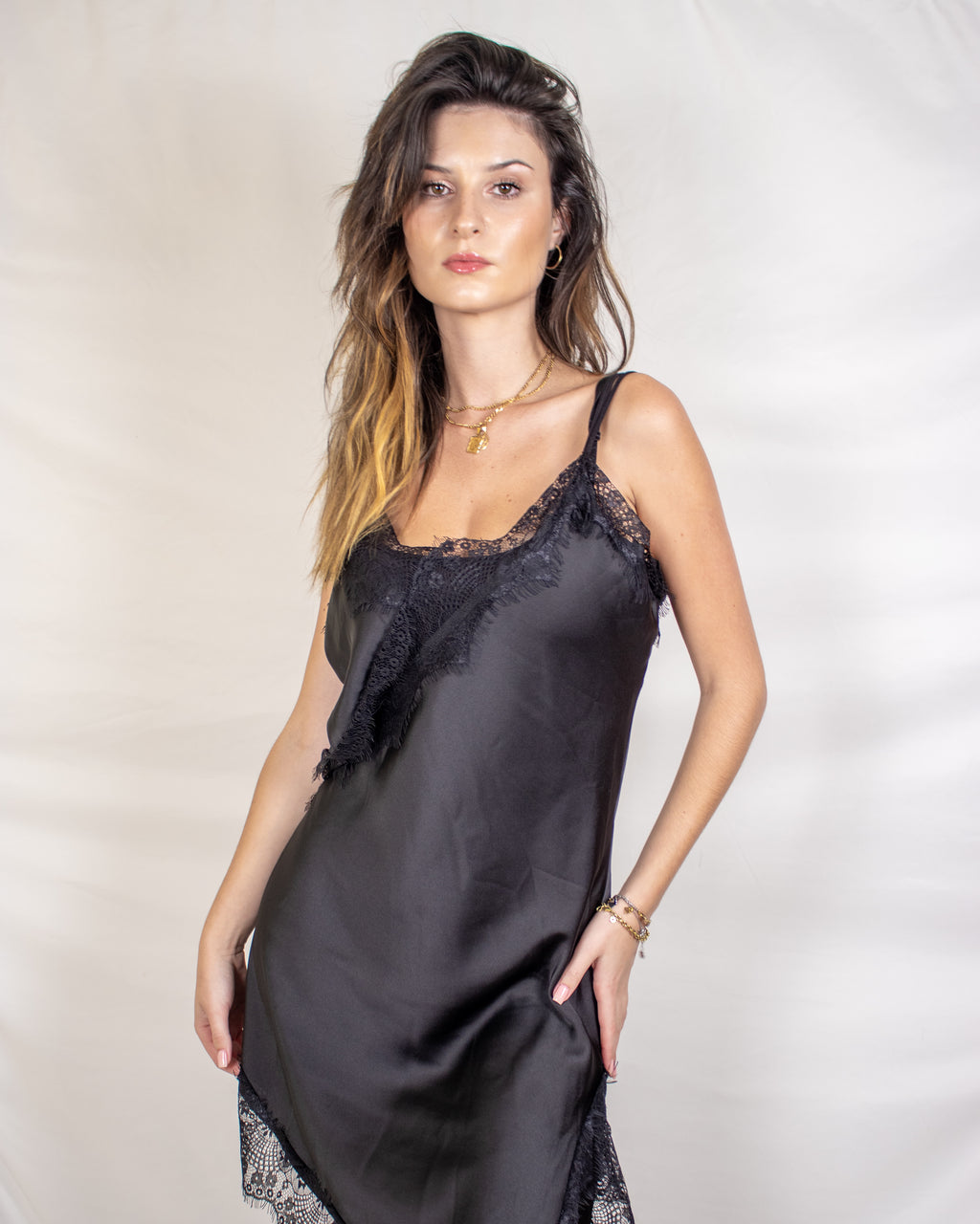 Vestido de Cetim com Renda