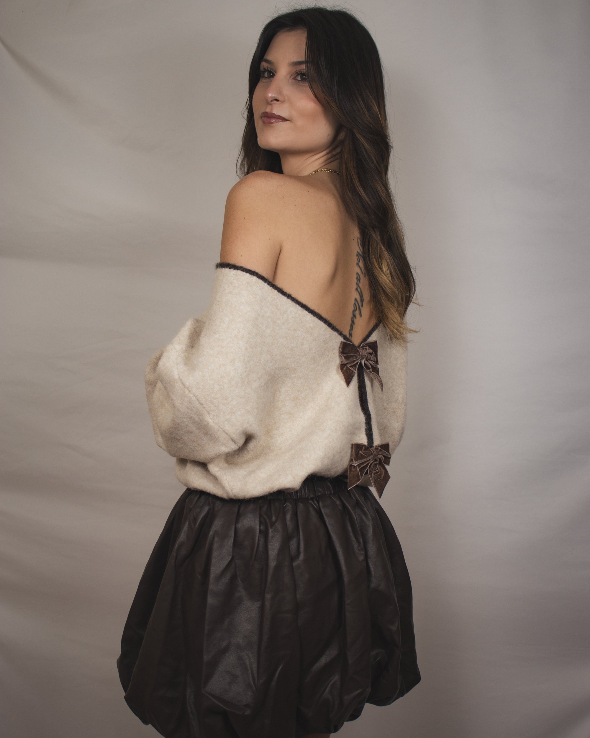 Camisola de Malha com Detalhe de Laços nas Costas