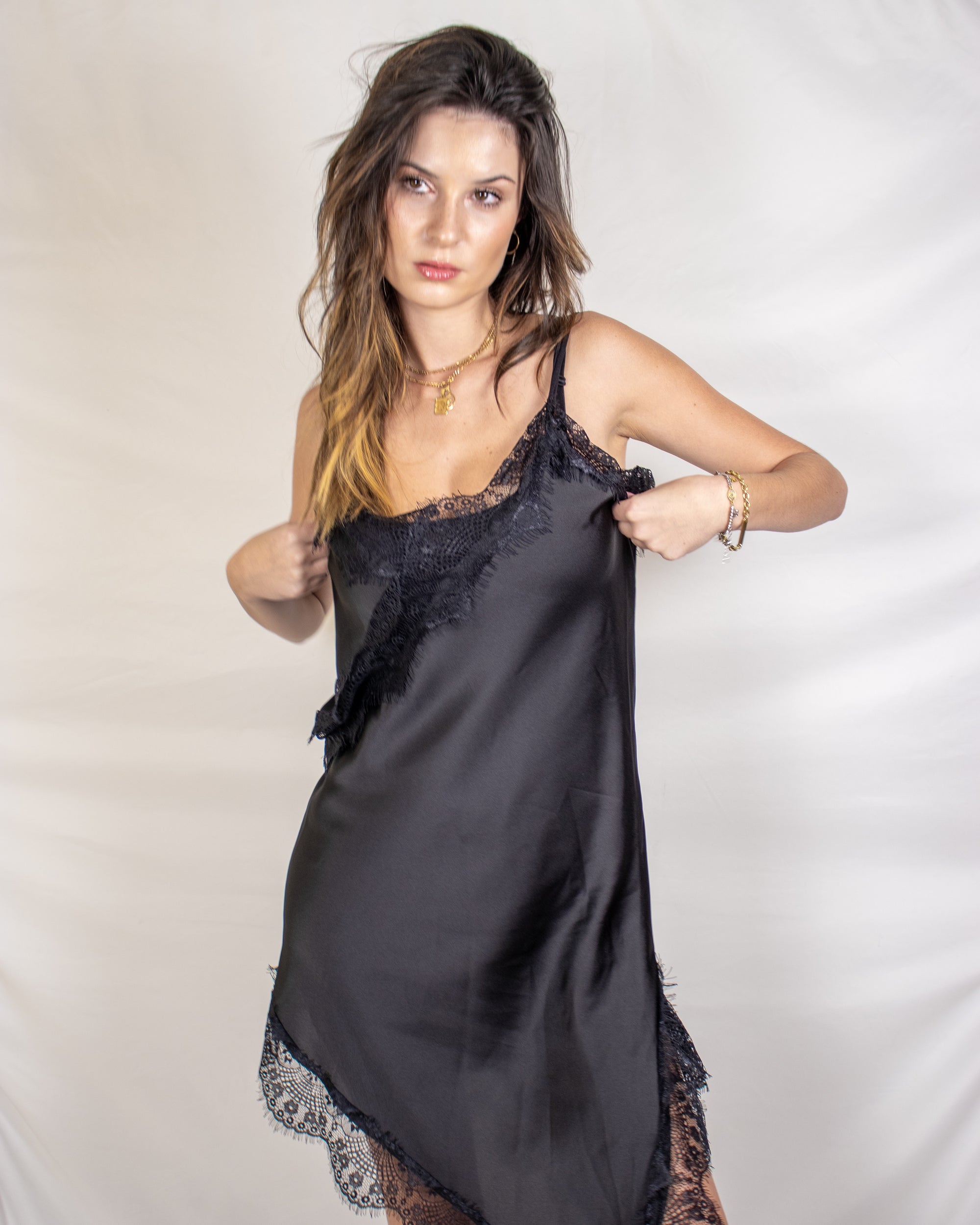 Vestido de Cetim com Renda